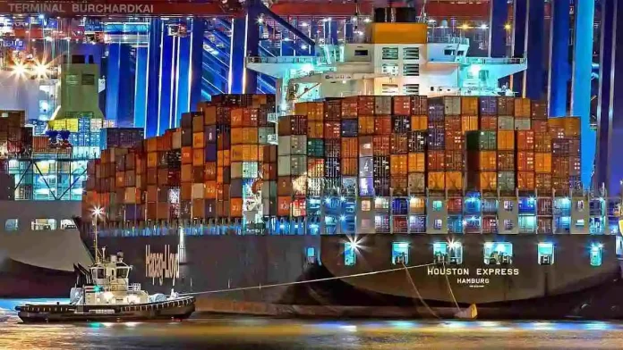 Global Supply Chain at Risk as U.S. Targets China, Photo Julius-Silver-Pixabay