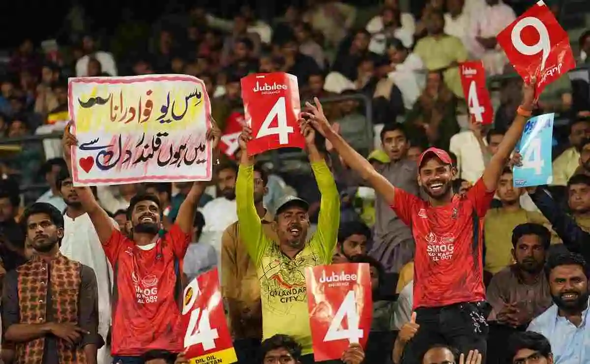 PSL 10 Fever Lahore Fans Rock Gaddafi, PCB Wins Hearts!, Photo PCB-PSLX