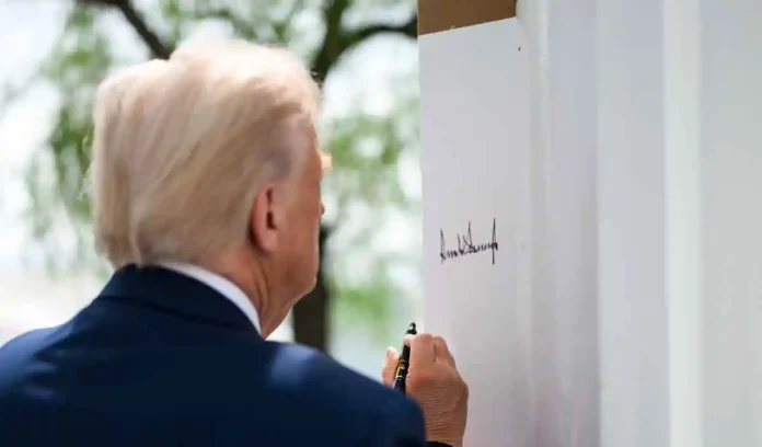 Trump’s Ukraine Gambit Will His Map End the War or Redraw Europe, Photo-Daniel-Torok-Official-White-House