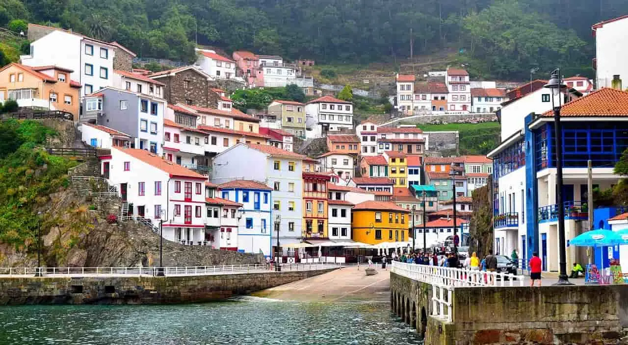 Spain Hits Airbnb : A Win for Residents in the Battle Against Housing Crisis?, Photo-javier-alamo-from-Pixabay Spain Hits Airbnb : A Win for Residents in the Battle Against Housing Crisis?, Photo-javier-alamo-from-Pixabay